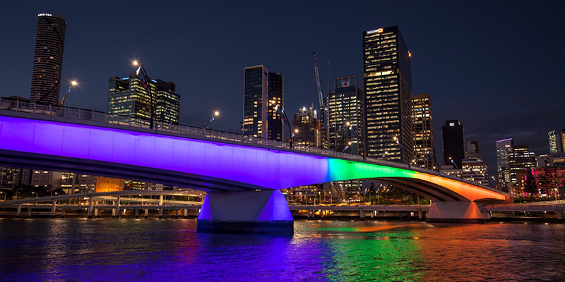 Victoria Bridge tri-colour light up