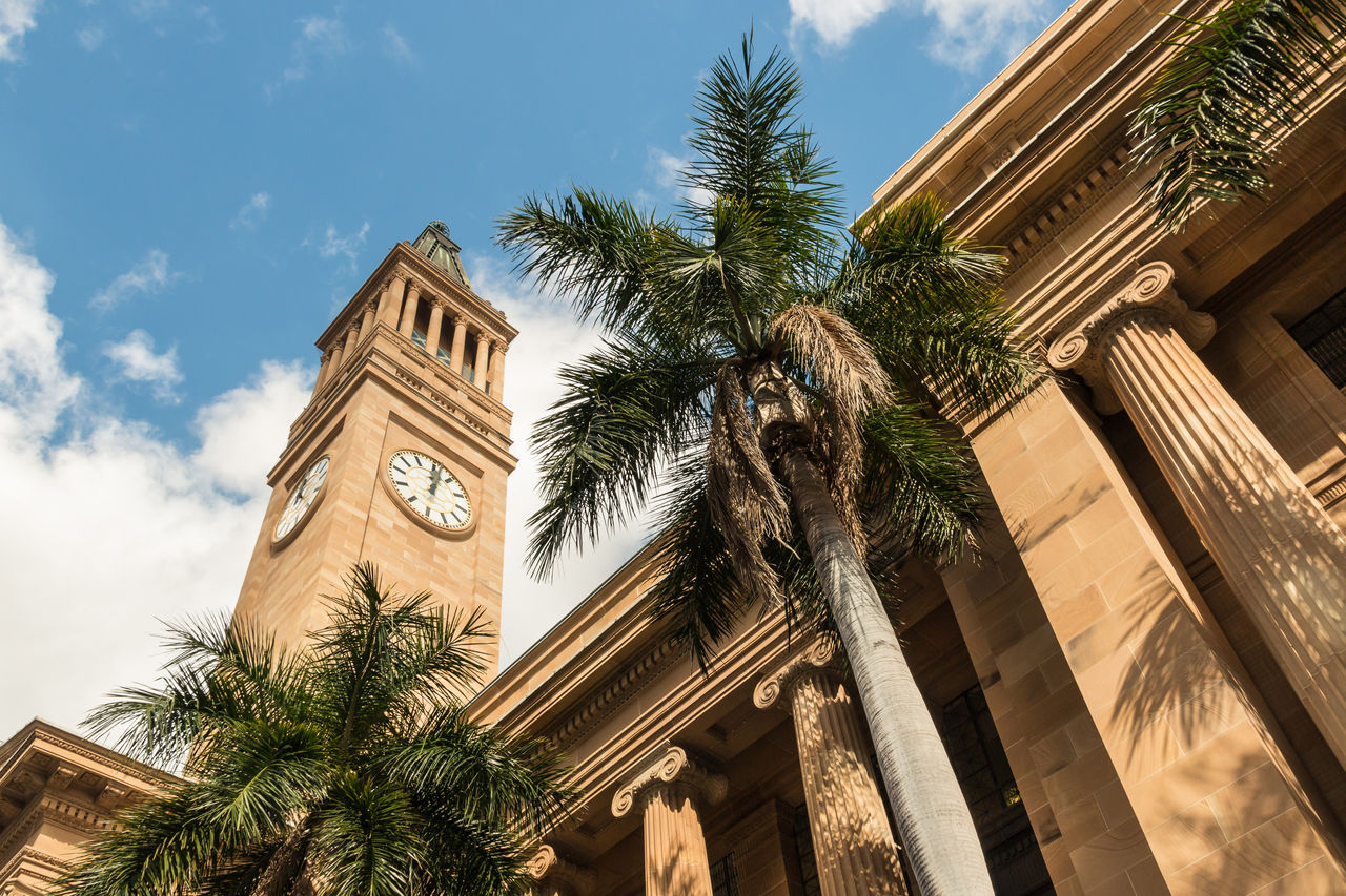 External image of upper front face of Brisbane City Hall from Ann Street.