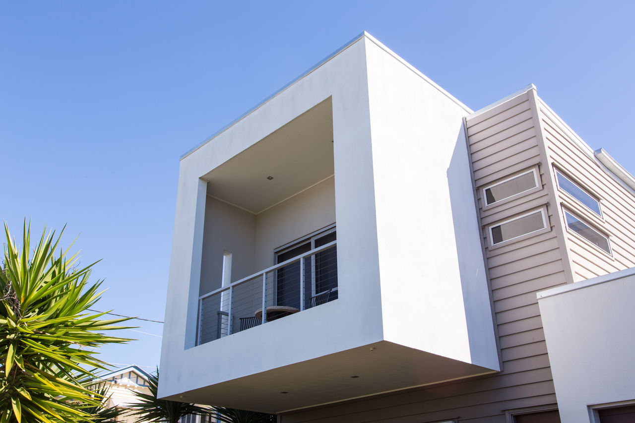 Modern dwelling house in neutral tones in Bulimba.