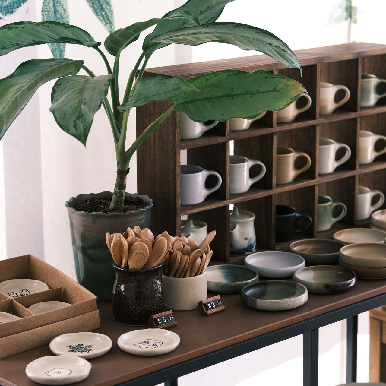 Pottery by Box & Ho Pottery.