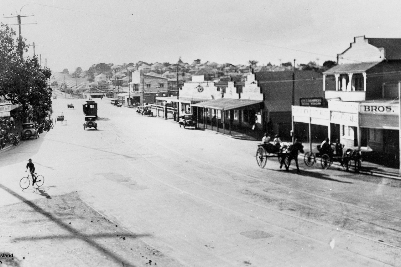 Intersection of Logan Road and Old Cleveland Road, Stones Corner circa 1928..