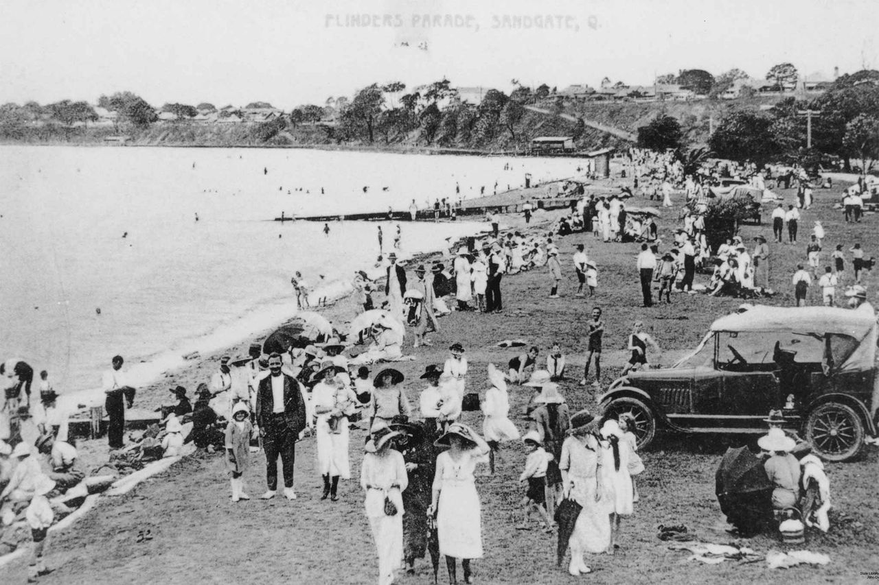 A black and white historical image of holidaymakers at Sandgate beach.