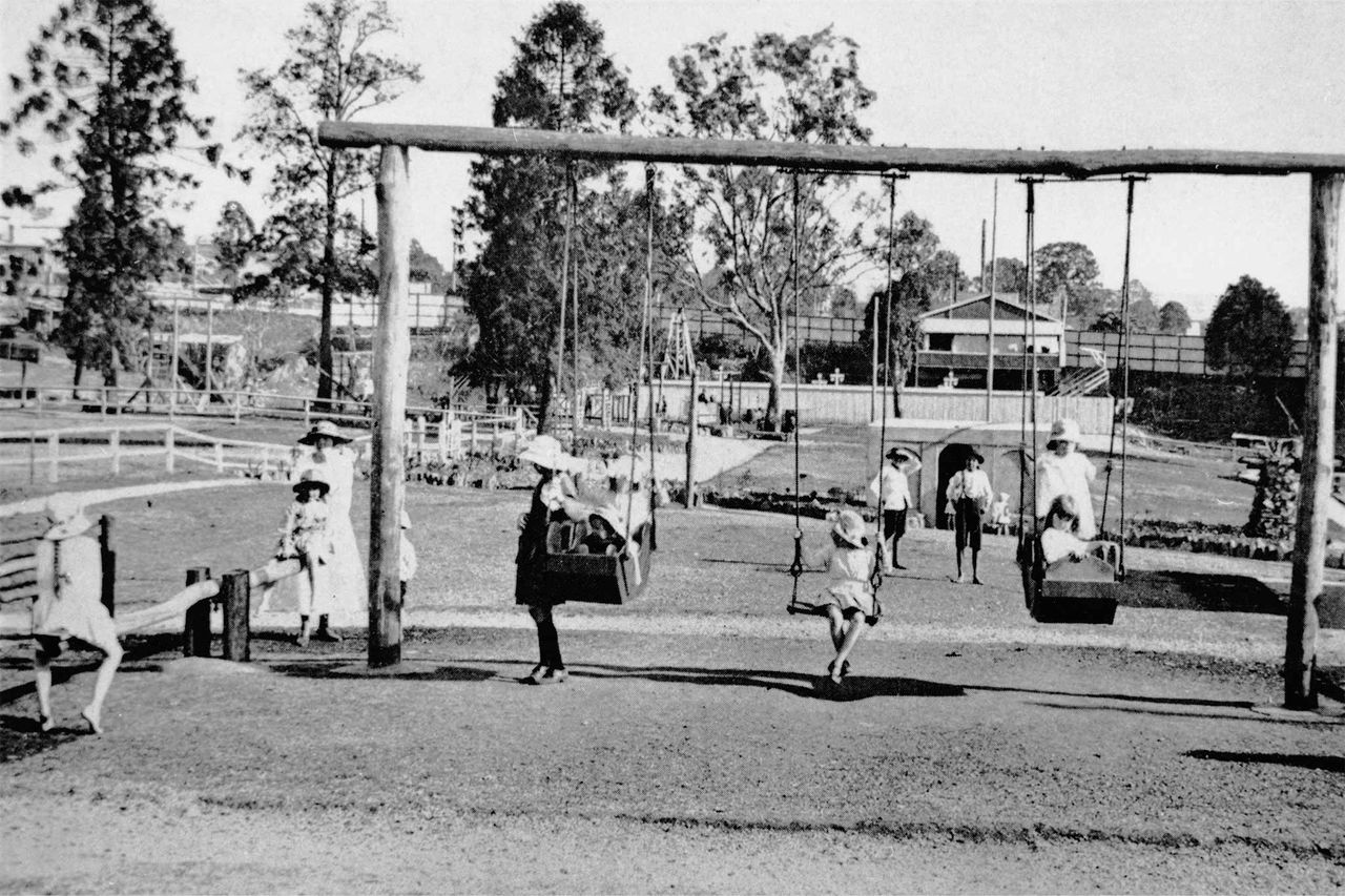 Children's playground at Ithaca, Red Hill in 1918.