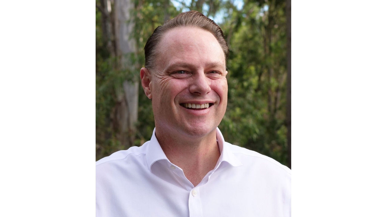 A smiling photo of the Lord Mayor Adrian Schrinner