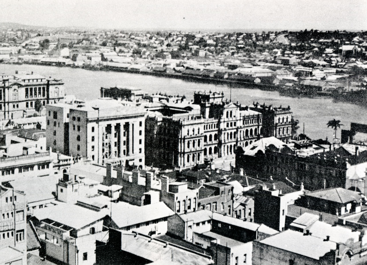 Black and white aerial photo looking across the Treasury Building to the Brisbane River in 1944.