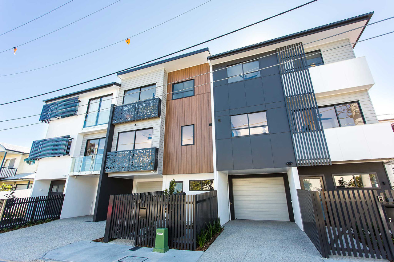 3-storey unit complex in Highgate Hill.