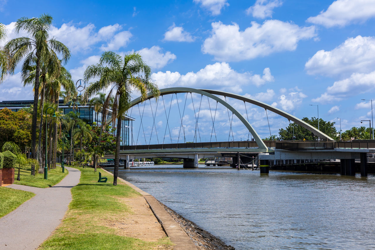 View towards Breakfast Creek / Yowoggera Bridge.