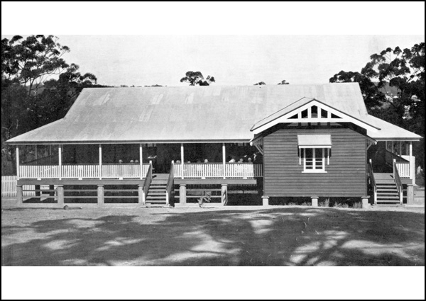 Historic photograph of Holland Park State School in 1929.